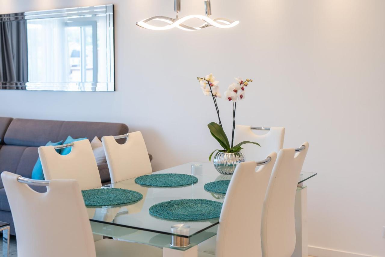 Stylish Vacation Apartment With Parking In Miedzyzdroje By Noclegi Renters Экстерьер фото